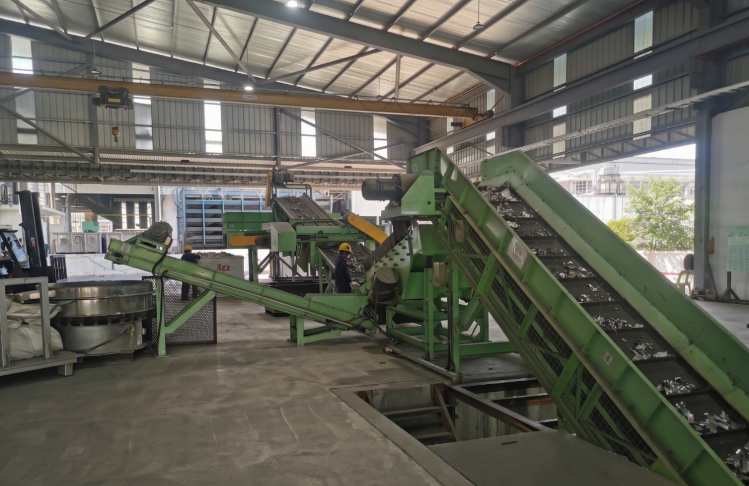 Advanced sorting separating usable aluminium from impurities